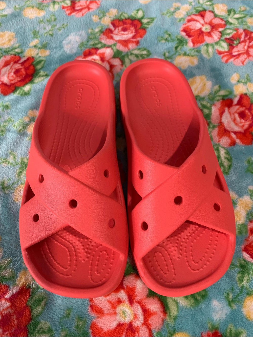 Crocs Classic Cherry Red Cross Strap Sandals Size 6
